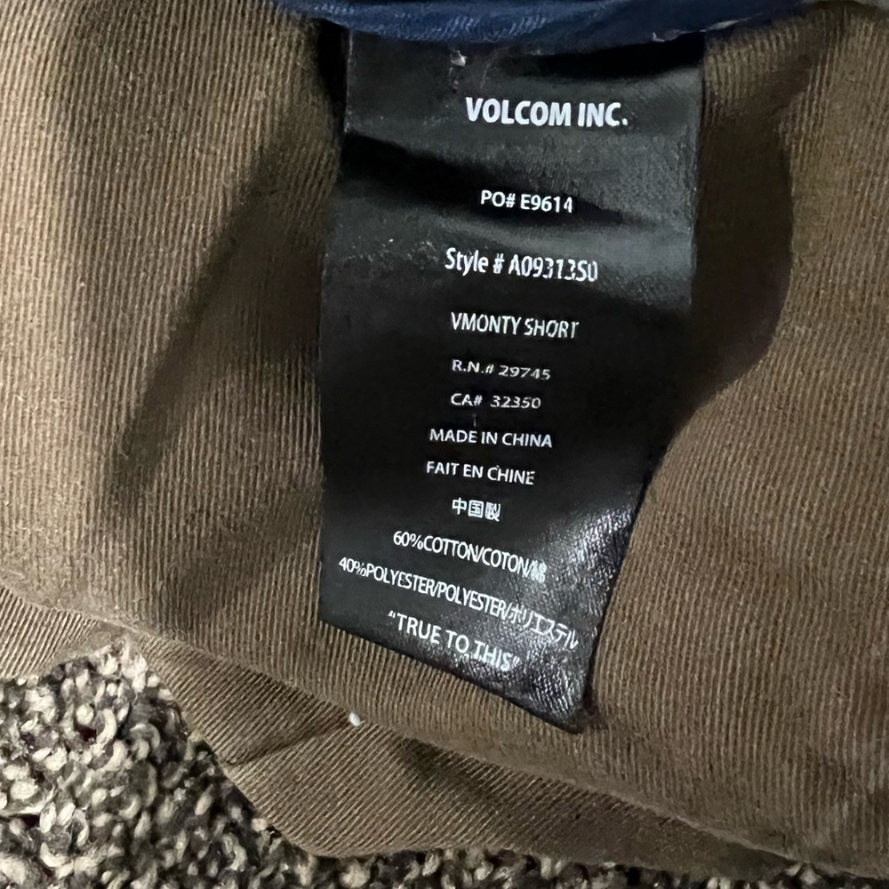 Volcom Shorts - Picture 3 of 4